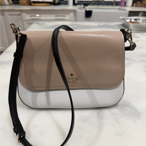 Kate Spade New York Beige Blush Pink & White Flap Crossbody Bag Like New - Picture 2 of 10